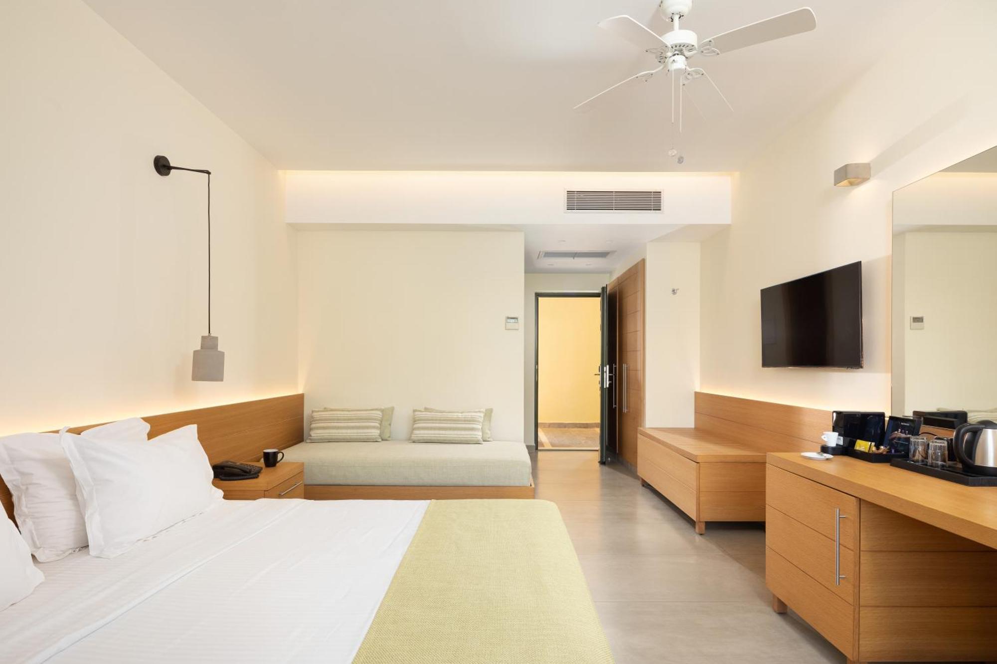 Sentido Apollo Palace Mesongí Exterior photo Deluxe Room