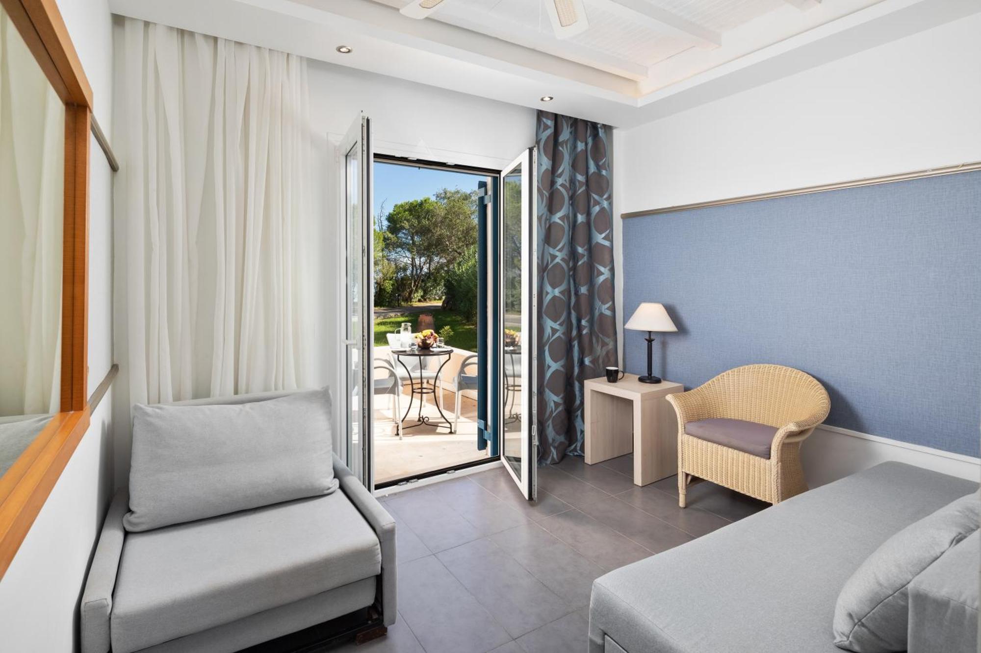 Sentido Apollo Palace Mesongí Exterior photo A room at the hotel