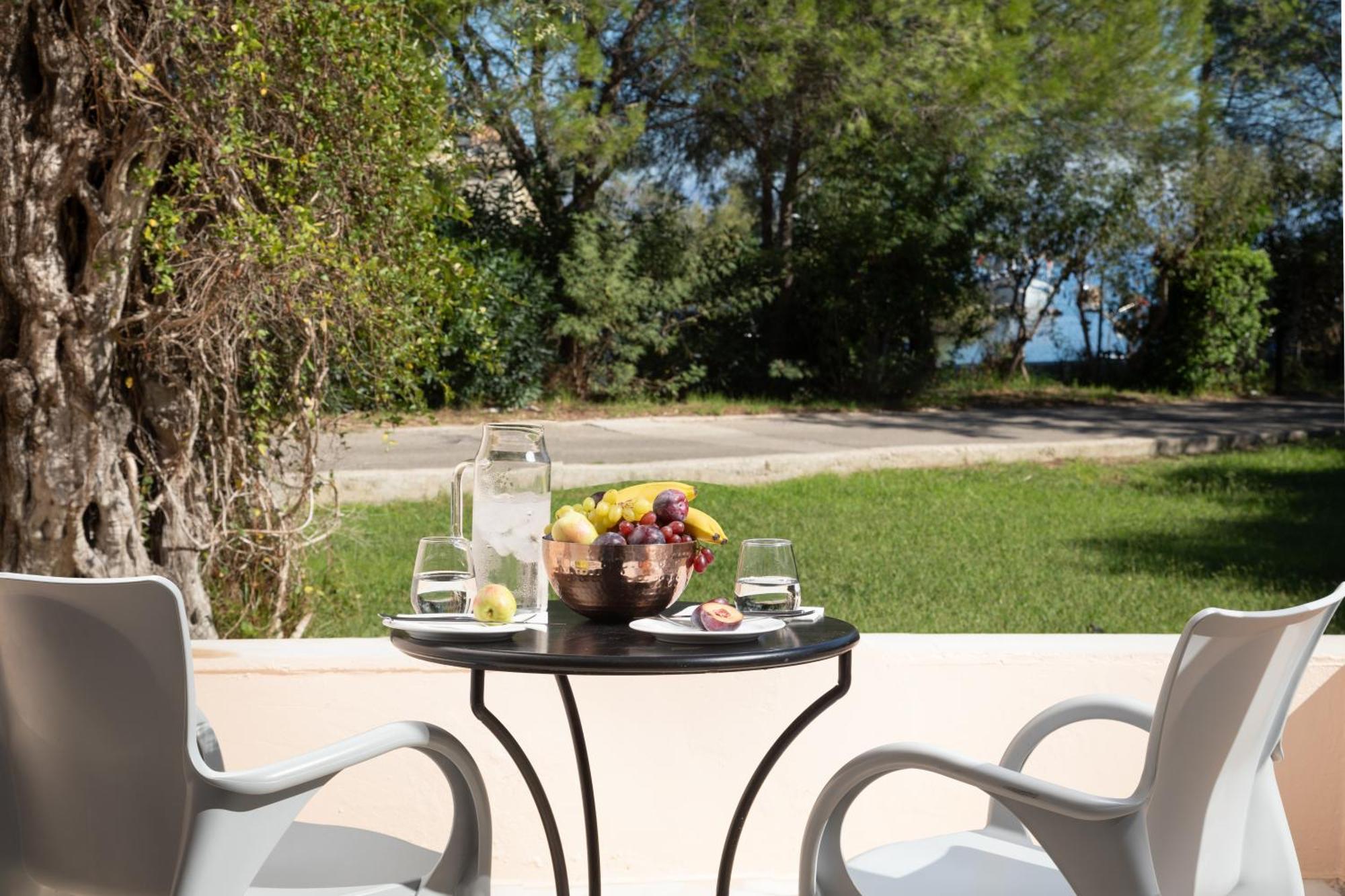 Sentido Apollo Palace Mesongí Exterior photo A view of the hotel's garden