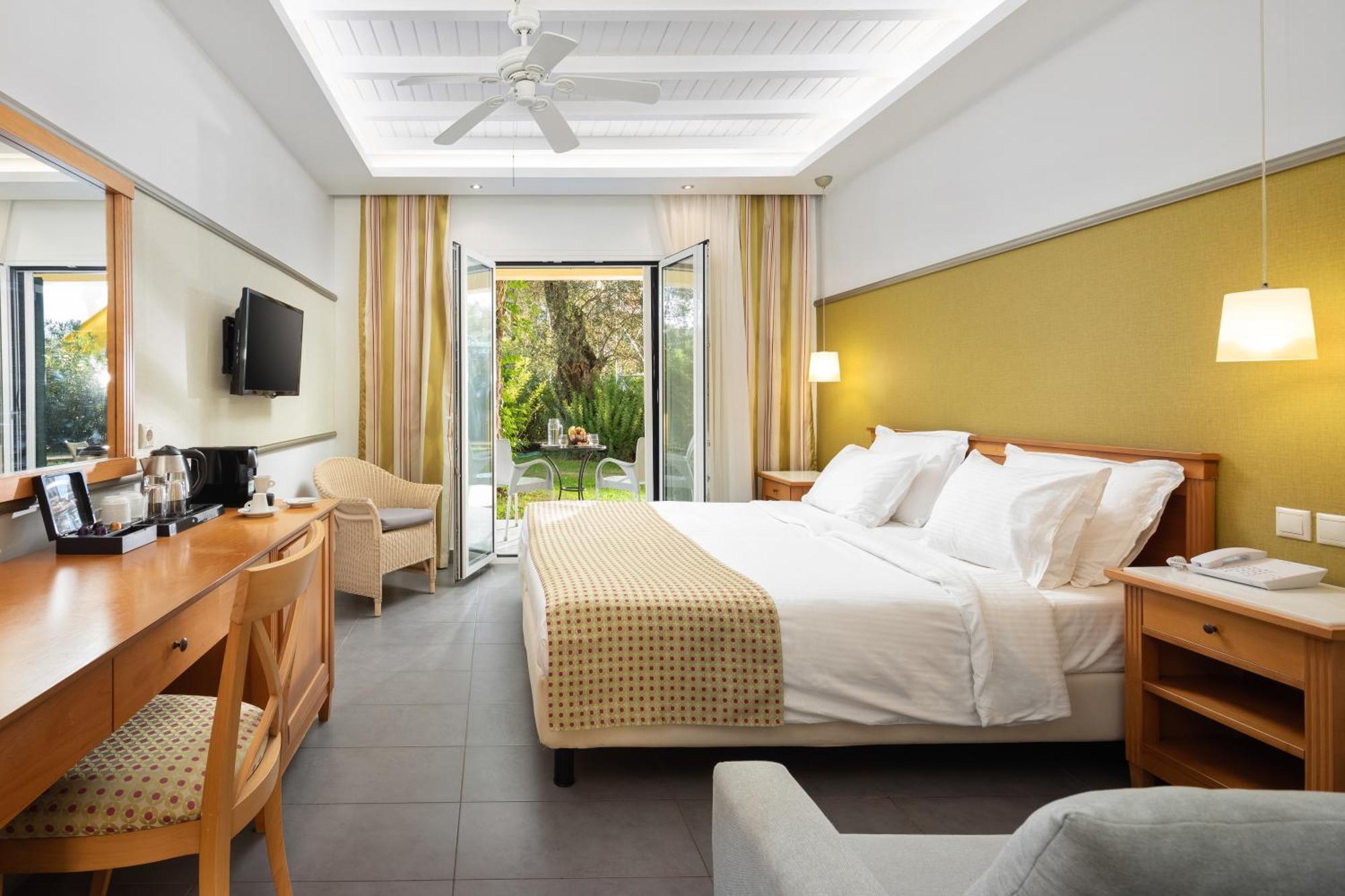 Sentido Apollo Palace Mesongí Exterior photo Deluxe room