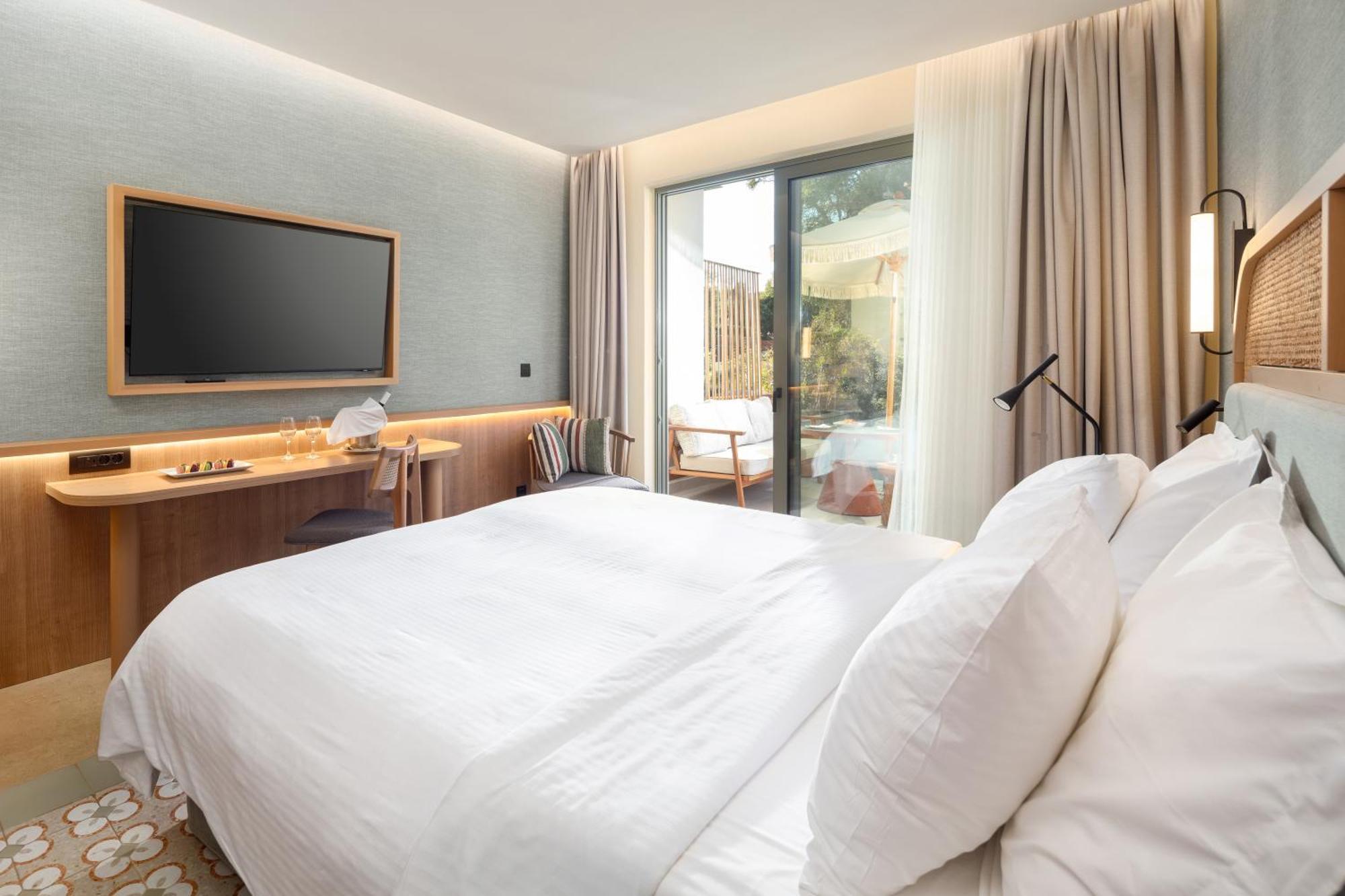 Sentido Apollo Palace Mesongí Exterior photo Deluxe room