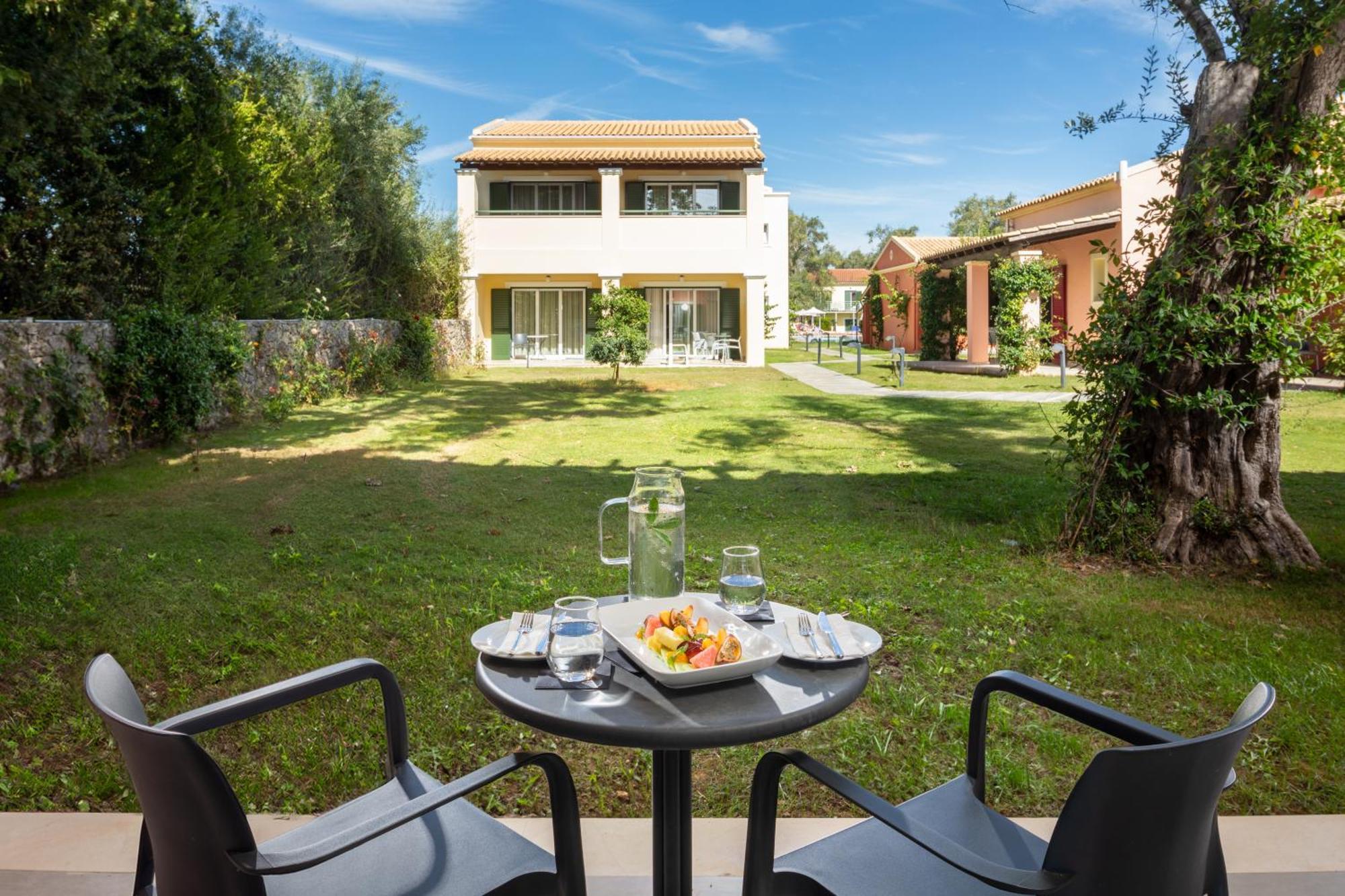 Sentido Apollo Palace Mesongí Exterior photo The garden of the hotel