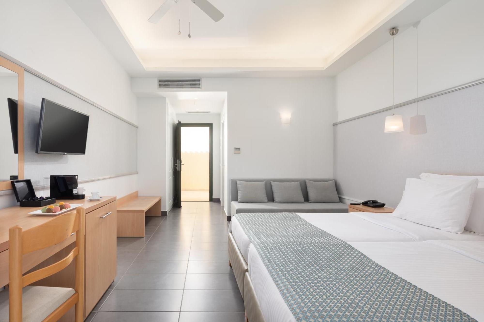 Sentido Apollo Palace Mesongí Exterior photo A room at the hotel