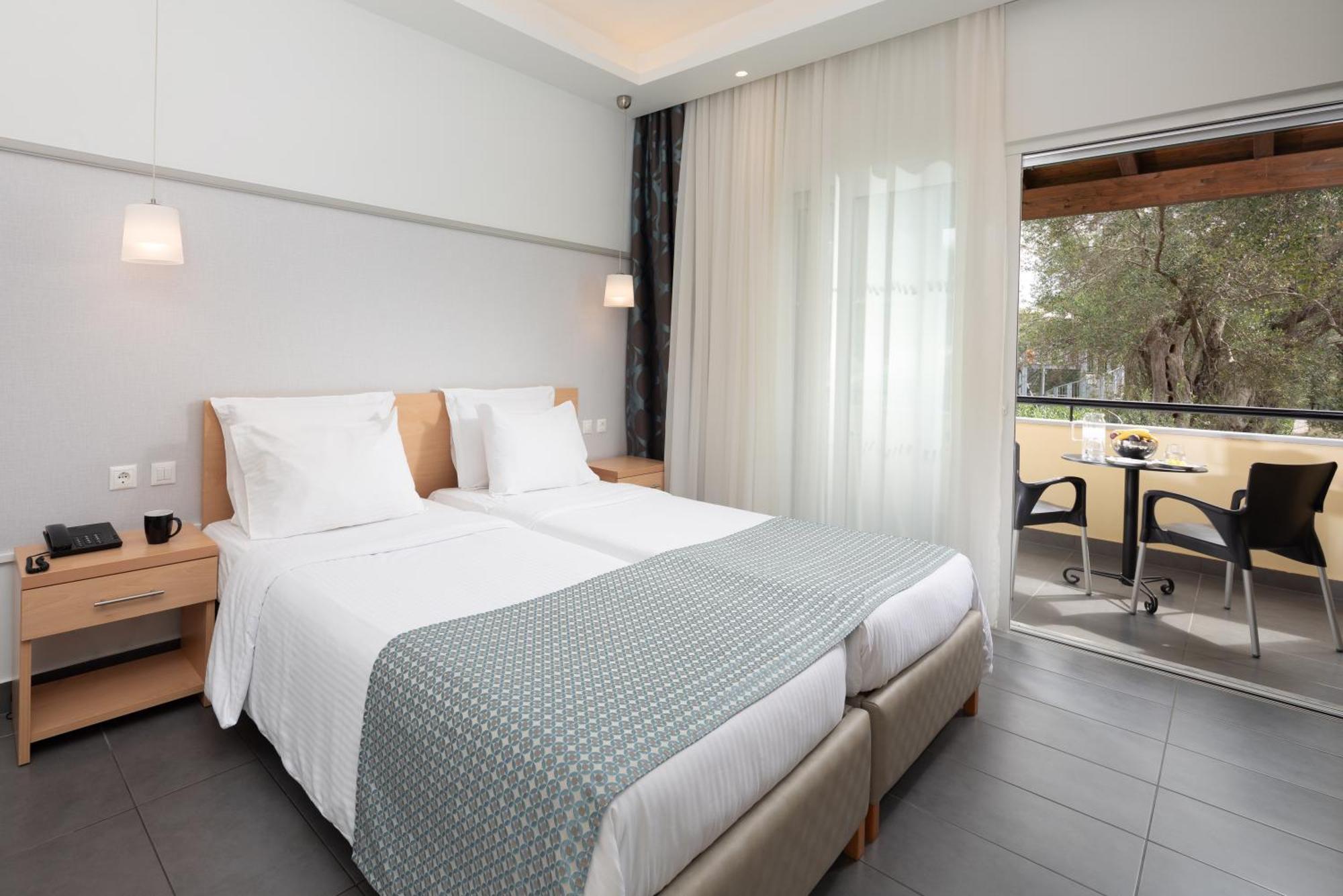 Sentido Apollo Palace Mesongí Exterior photo A room at the hotel