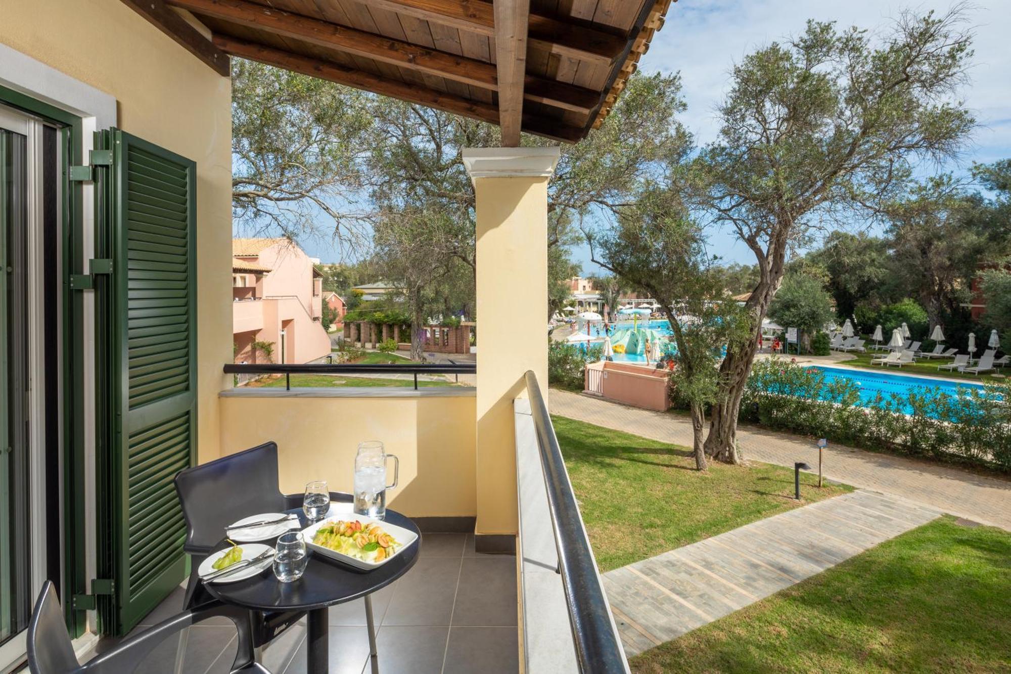 Sentido Apollo Palace Mesongí Exterior photo A balcony at a hotel